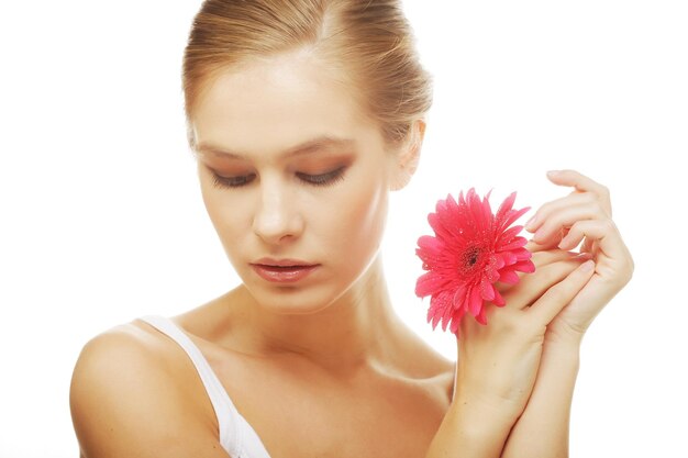 Femme à fleur de gerber