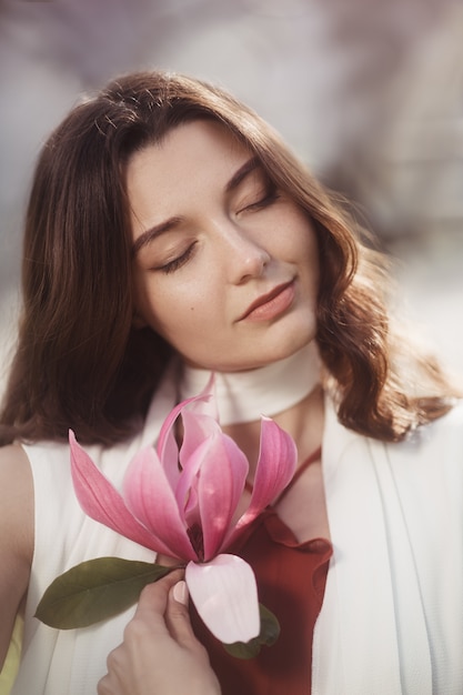 Femme, fleurs, Dehors