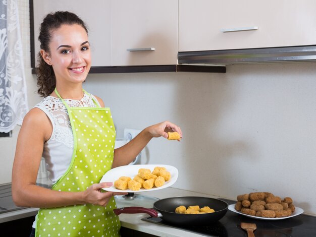 femme, friture, rempli, croquettes