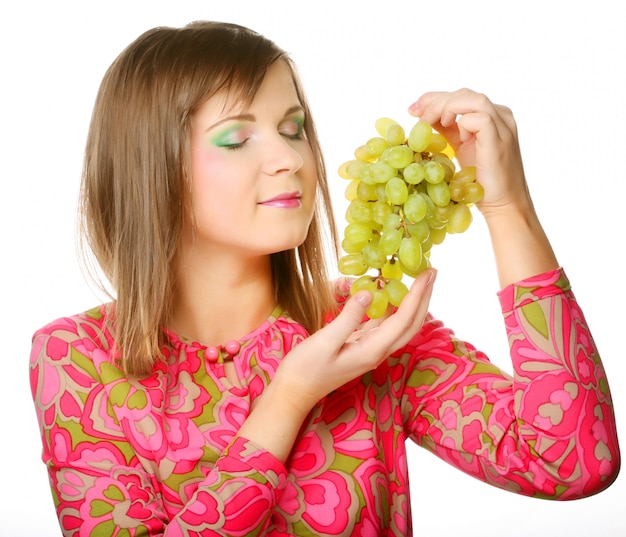 Photo femme avec grappe de raisin.