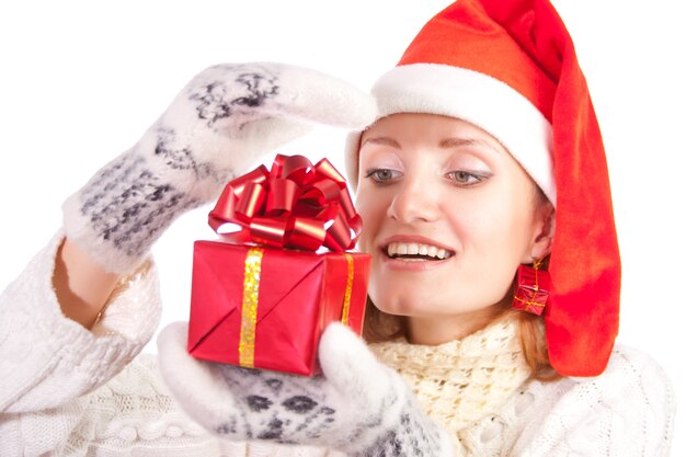 Femme heureuse, dans, chapeau noël, à, cadeau