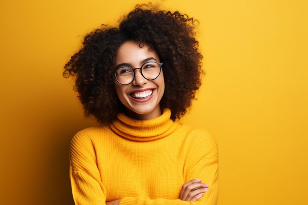 Photo femme heureuse personne décontractée image sociale en vedette arrière-plan coloré