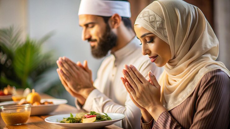 Photo une femme et un homme prient ensemble avec une assiette de nourriture
