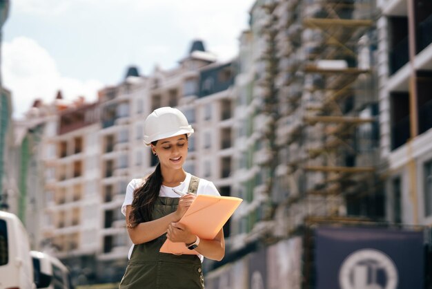 femme, ingénieur construction, femme, construction, ingénieur, concept