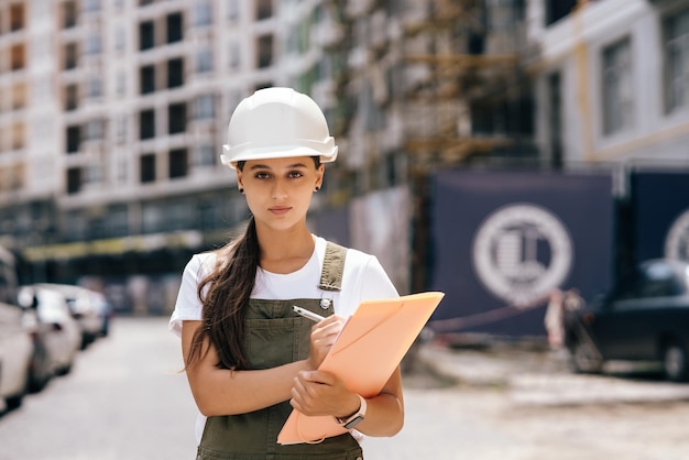 femme, ingénieur construction, femme, construction, ingénieur, concept