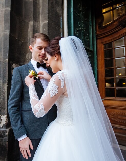 Femme, insertion, boutonnière, boutonnière, homme, complet