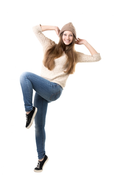 Femme avec une jambe soulevée