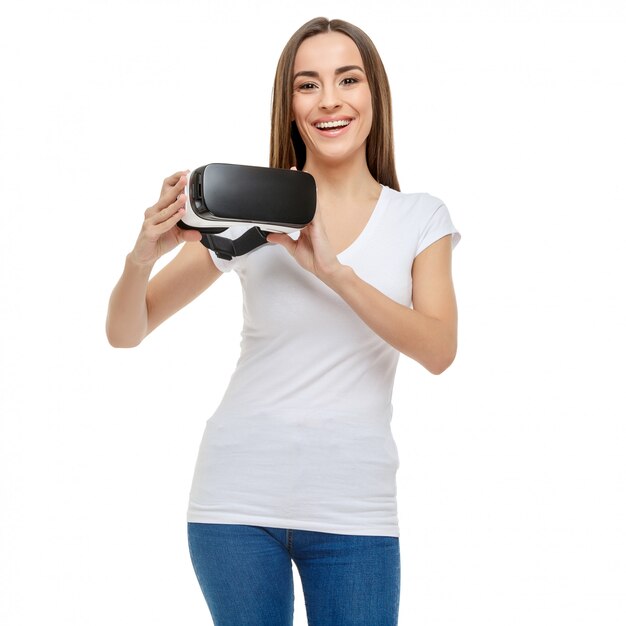 Femme avec des lunettes de réalité virtuelle