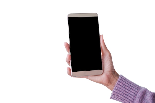 Femme de main avec un pull tenant un mobile de maquette isolé sur fond blanc. smartphone à écran tactile vide espace libre. signal technologique sans fil haute vitesse internet wifi 5G, futur concept d'entreprise.
