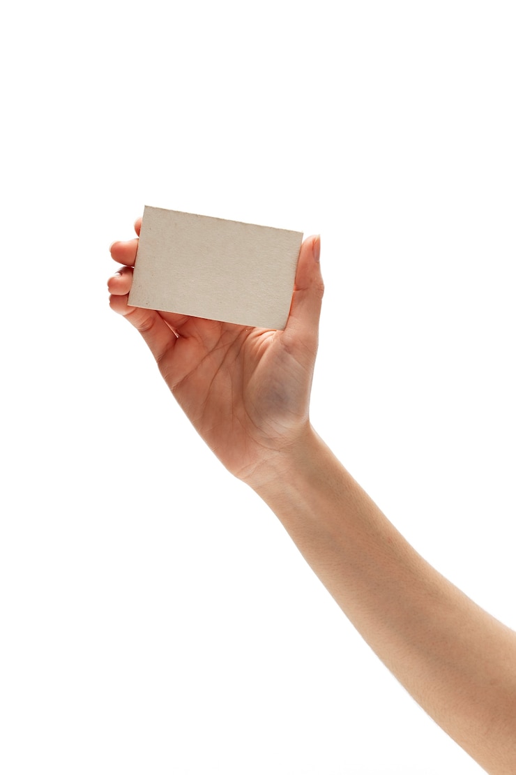 Photo femme main tenir la carte de visite
