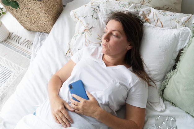 Femme malade au lit