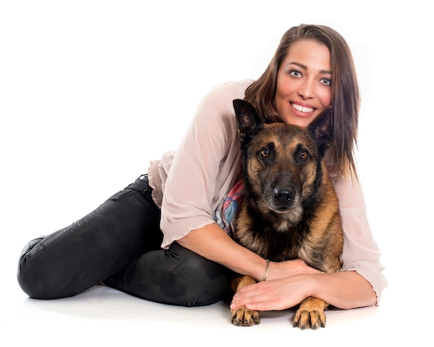 femme et malinois