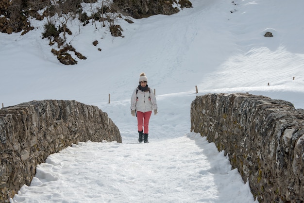 Femme, marche, neige