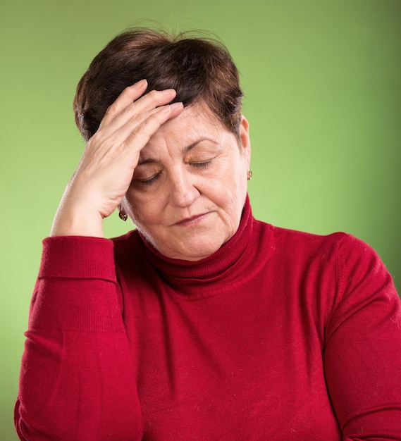 Femme mature souffrant de maux de tête