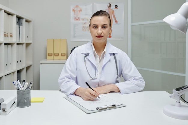 Femme médecin généraliste