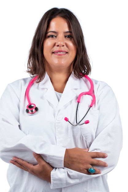 femme médecin avec stéthoscope rose sur fond blanc.