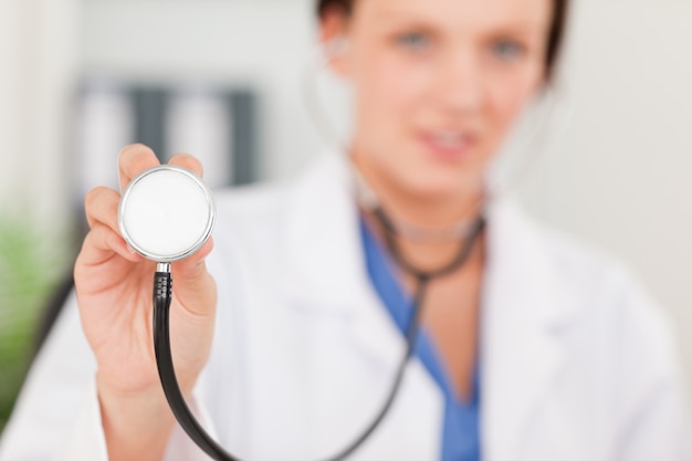 Femme médecin avec stéthoscope