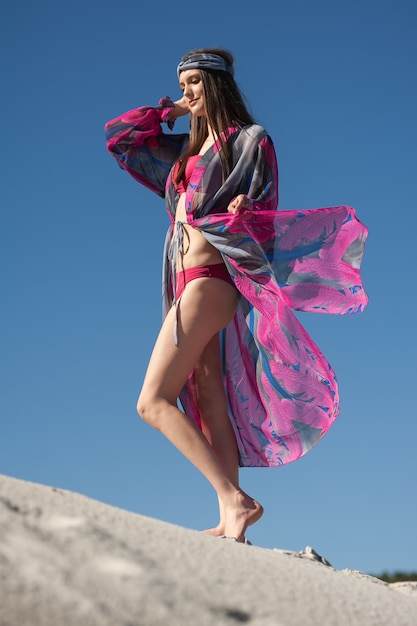 Femme de mode sur la plage