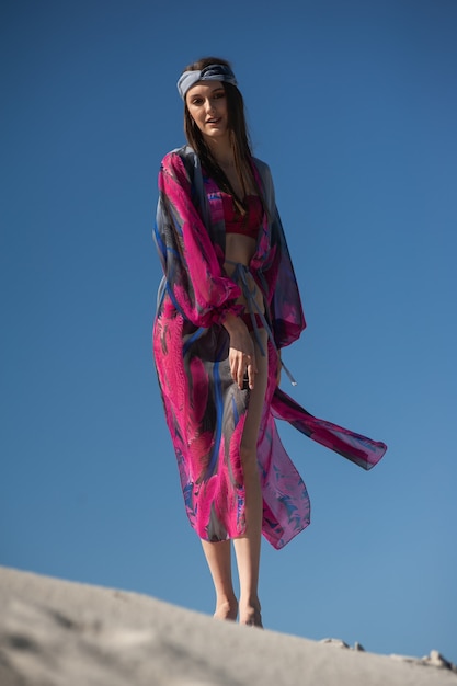 Femme de mode sur la plage