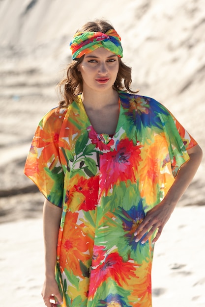 Femme de mode sur la plage