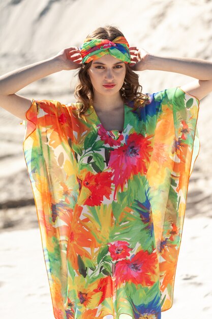 Femme de mode sur la plage