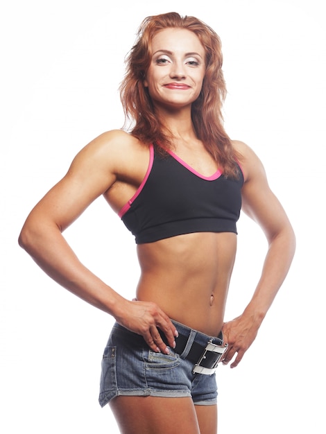 Femme musculaire sportive