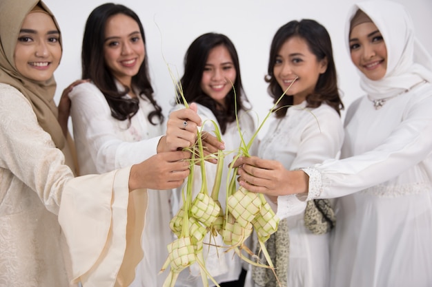 Femme musulmane asiatique. concept eid mubarak