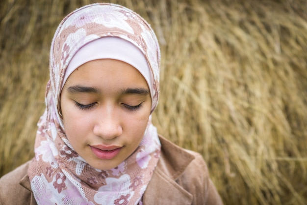 femme musulmane dans la campagne