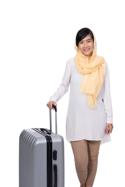 Femme musulmane avec valise