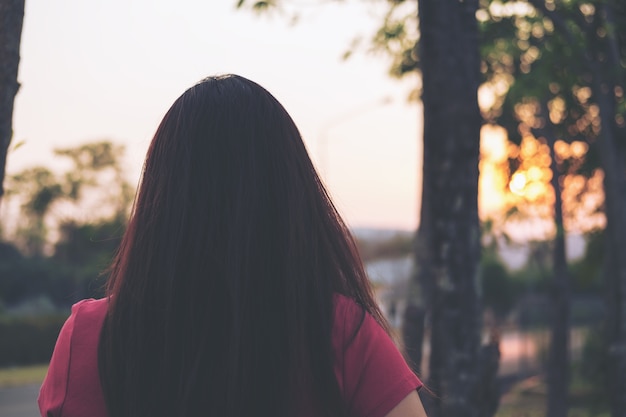 Femme avec la nature