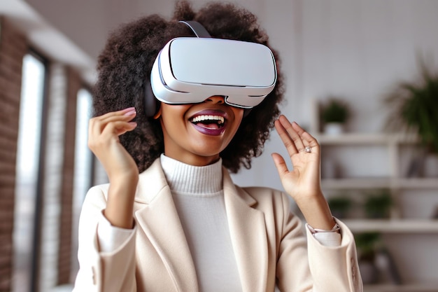 Une femme noire utilisant la VR pour faire des achats en ligne parcourant des articles de vêtements élégants eCommerce eShopping eStore produits Shopping concept en ligne