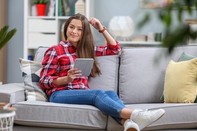 Une femme passe un appel vidéo