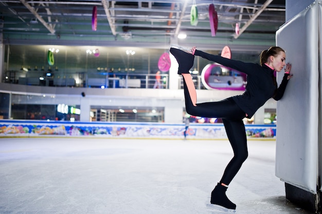 femme de patineur à la patinoire