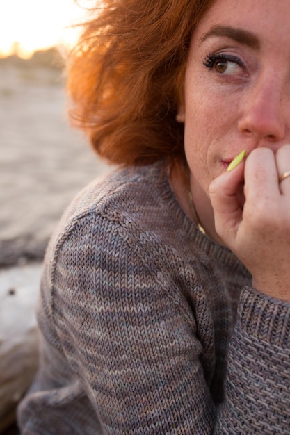 Photo une femme à la plage