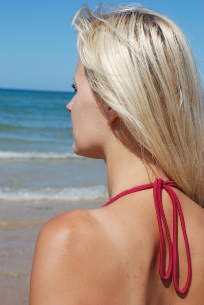 femme à la plage