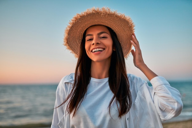 Femme sur la plage