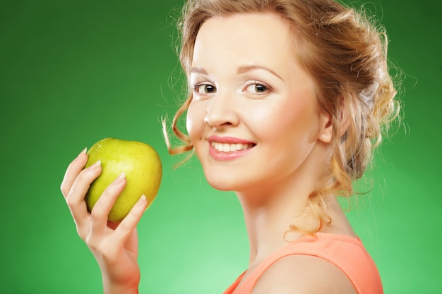 Femme, à, pomme verte