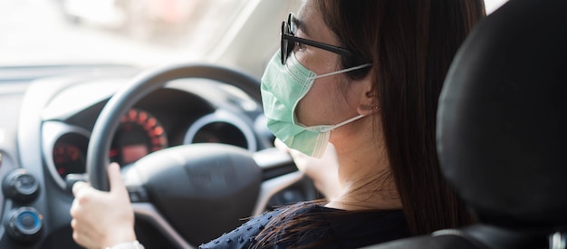 femme, porter, masque protecteur, voiture, contre, coronavirus