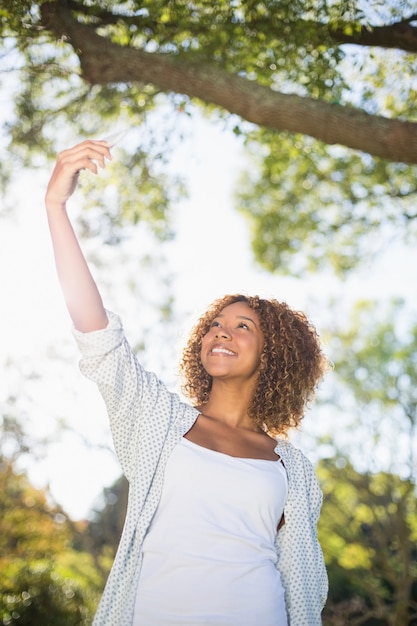 Femme, Prendre, selfie, depuis, téléphone portable