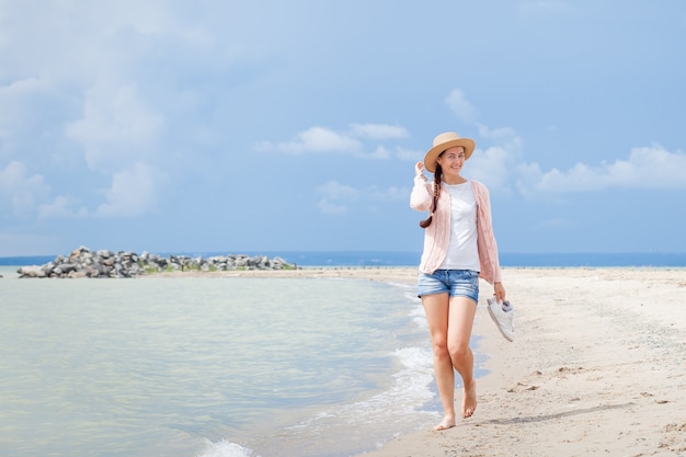 Femme, promenades, mer