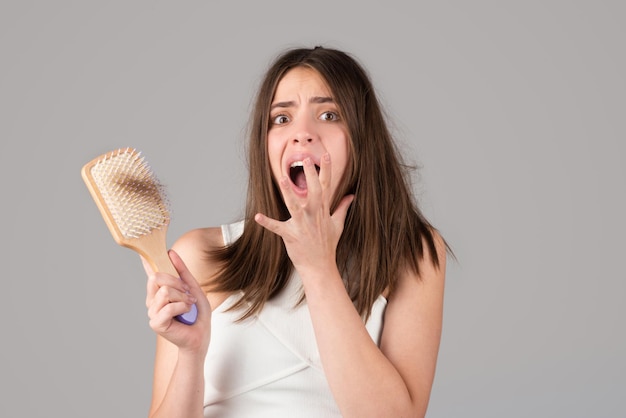 Femme qui perd ses cheveux Problème de perte de cheveux calvitie