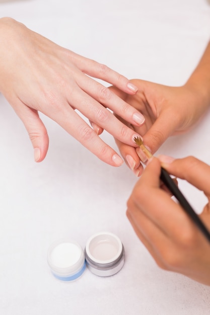 Femme recevant un massage des mains