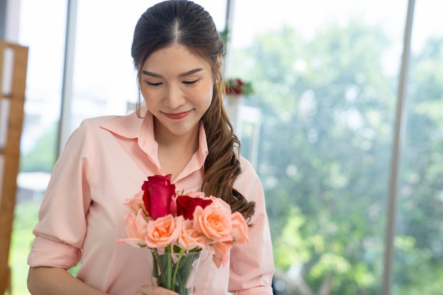 femme et roses