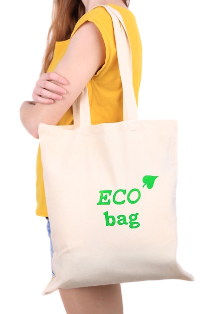 Photo femme avec sac écologique isolé sur blanc