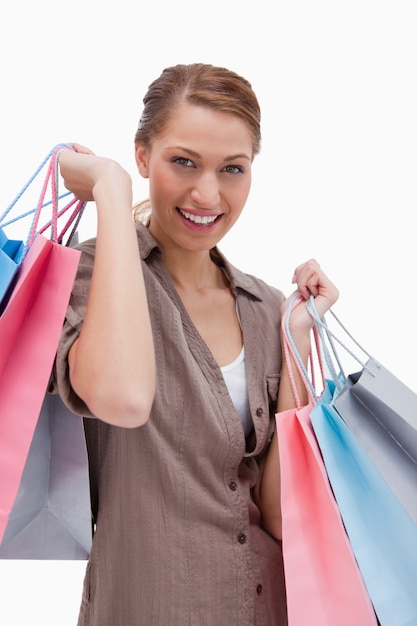 Femme avec des sacs à provisions