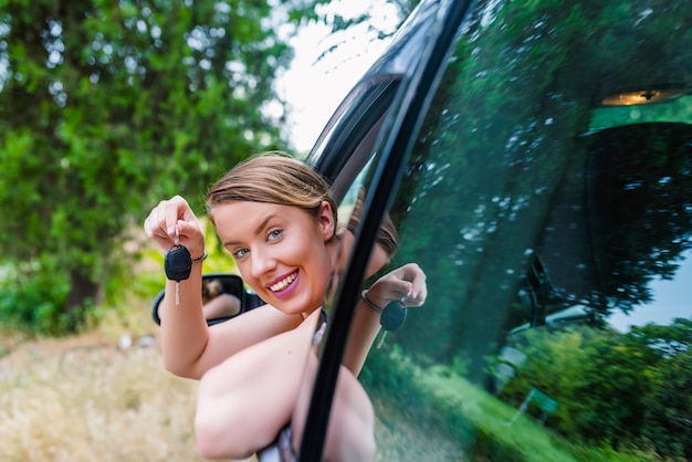 Femme, séance, voiture, clé