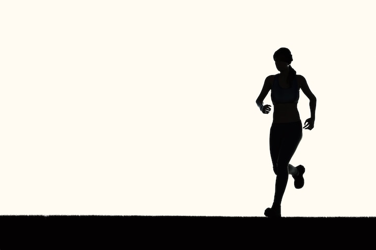 Photo femme de silhouette en cours d'exécution ou coureur féminin