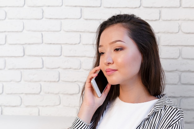 Femme avec smartphone