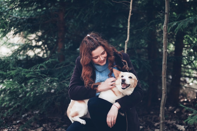 femme avec son chien