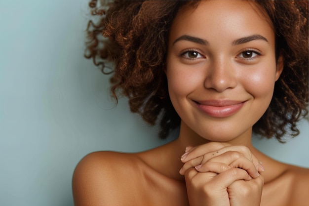 Photo une femme souriante pour une photo.